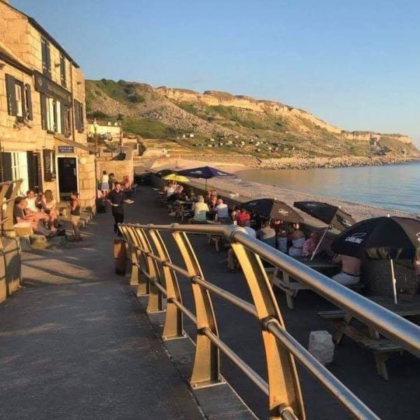 Al fresco dining in Dorset, Cove House Inn