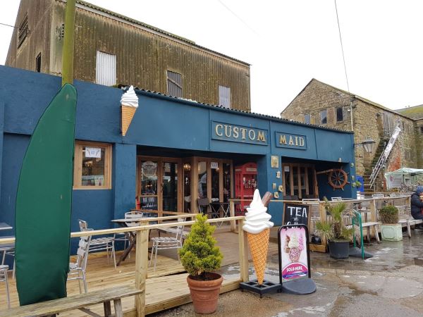 Al fresco dining in Dorset, The Customs House