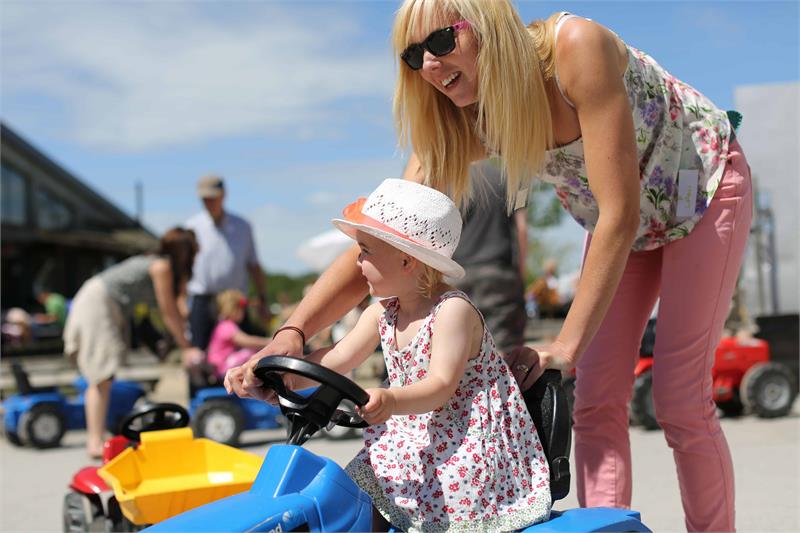 Free Entry for Mothers at Farmer Palmer's